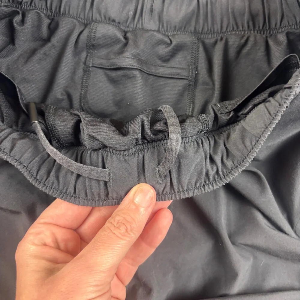 Lululemon Men’s Black Surge Short 6” Lined Athletic Shorts Size: Medium - Picture 4 of 9